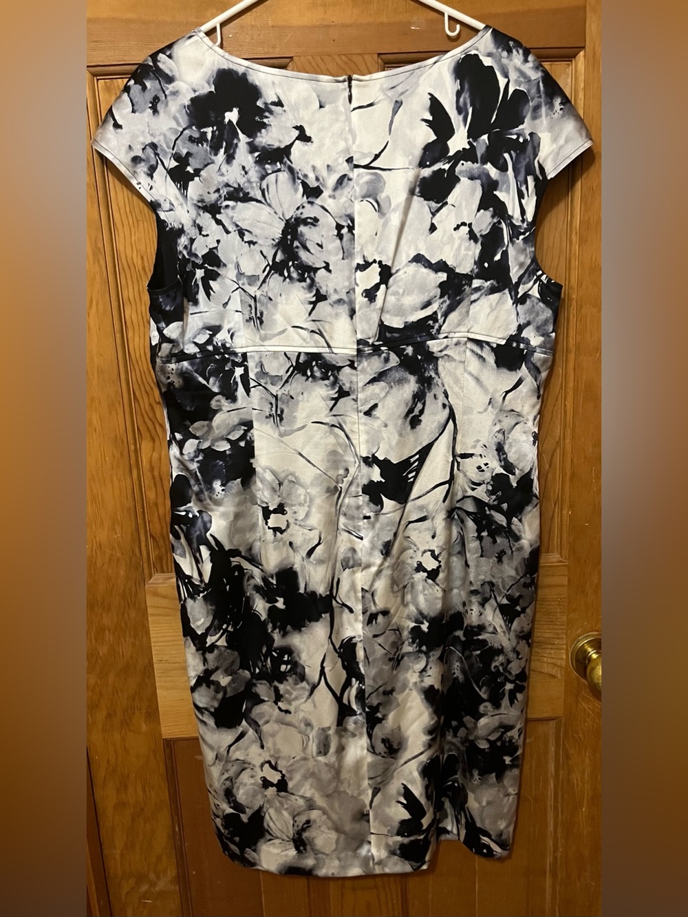 St. John Abstract Black And White Sheath Dress 95% Silk Women’s Size 14 - Picture 6 of 8